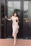 Đầm ôm ren hoa nổi lệch vai tà xéo dáng midi