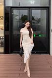 Đầm ôm ren hoa nổi lệch vai tà xéo dáng midi