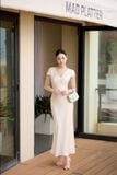 Đầm ôm lụa cổ V dáng midi