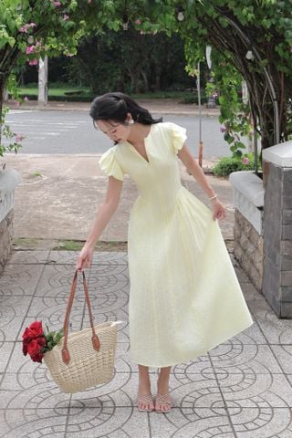 Đầm xòe cotton thêu vàng tay phồng dáng midi