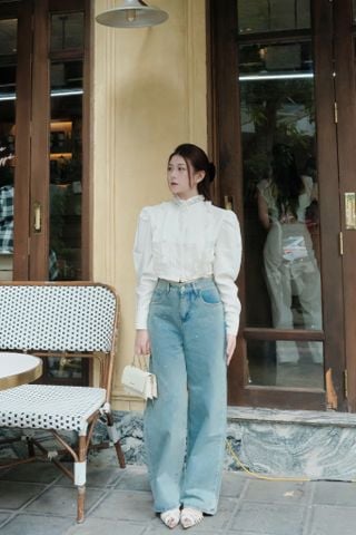 Quần jean ống suông đính đá