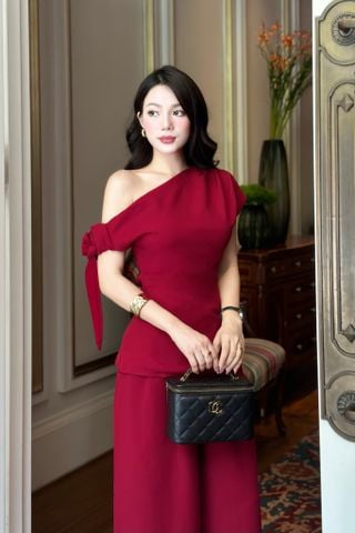 Set áo kiểu cotton đỏ lệch vai phối quần dài