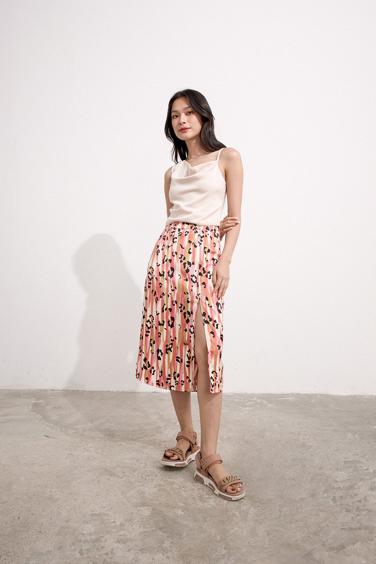 TRỢ SHIP  CHẤT LƯỢNG Chân váy jean dài nút lệch xẻ tà C125 dáng dài vải  jeans không co dãn sành điệu  C125