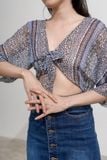 Áo croptop ôm voan in họa tiết cột nơ trước