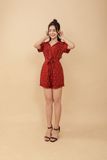 Jumpsuit ngắn suông lụa in họa tiết nền đỏ tay ngắn