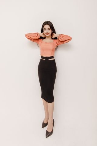 Chân váy lửng ôm lụa đen phối dây nơ