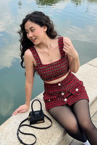 Áo croptop ôm tweed cổ vuông