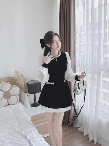 Đầm xòe nhung đen tay phối voan dáng mini