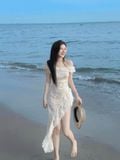 Đầm ôm ren hoa nổi lệch vai tà xéo dáng midi