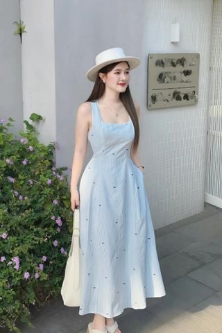 Đầm xòe sọc xanh in nơ hai dây dáng midi