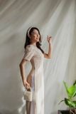 Áo dài ôm lụa trắng phối cổ ren trắng