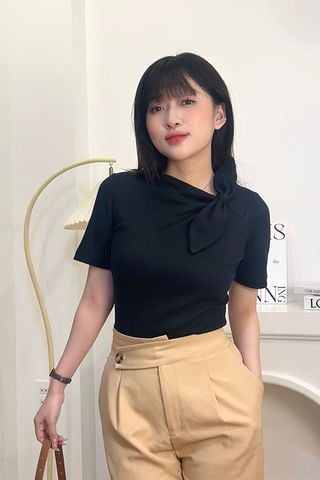 Áo ôm thun waffle cổ xéo đính nơ