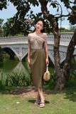 Chân váy xếp ly midi cotton lạnh chéo tà