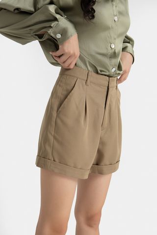 Quần shorts bố mịn xanh rêu lai V