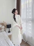 Áo dài suông thêu họa tiết hoa trắng