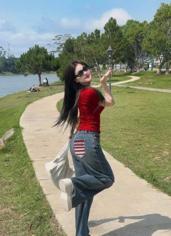 Quần jean ống loe xanh đậm túi phối sọc