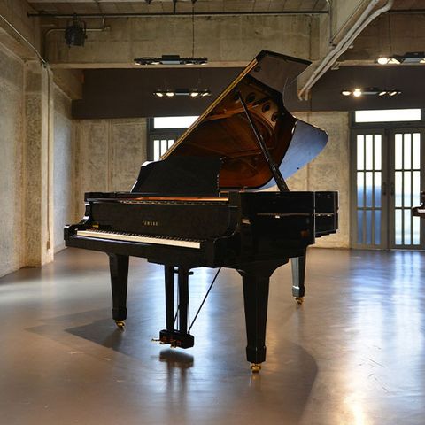 Grand piano Yamaha C7