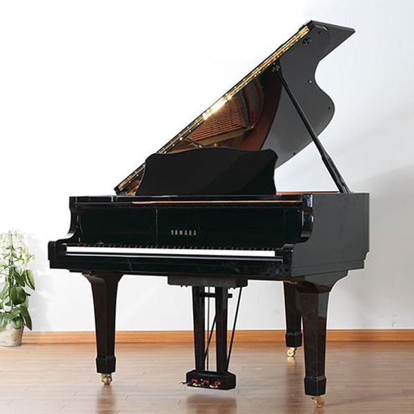 Yamaha G2E (3 Pedals)