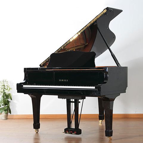 Đàn grand Yamaha G2E