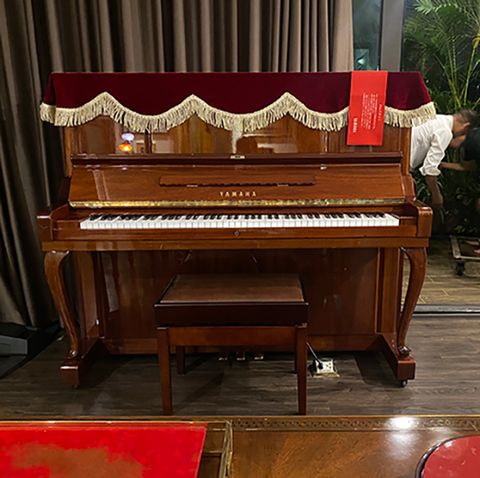 Piano cơ Yamaha W106