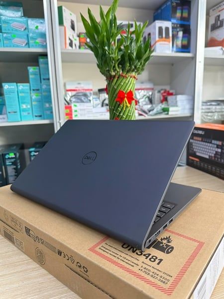 Máy tính xách tay Dell Vostro 15 3530 (P112F) Intel Core i5-1334U 8GB 512GB 15.6
