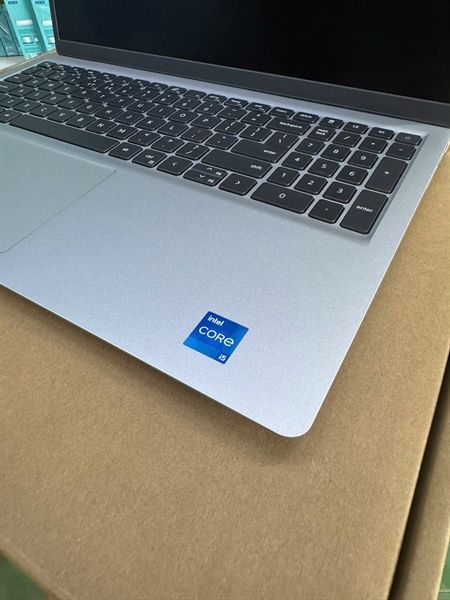 Laptop Dell Inspiron 15 3530 ( Intel Core i5.1334U /RAM 8GB / SSD 512GB/ Intel UHD Graphics/15.6inch FHD /Win 11/ Bạc_NK)