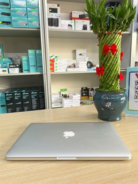 Macbook Pro 2015 cũ ( I5 , Ram 8gb,Sdd 128, Lcd 13.3 ,Pin 4h đến 5H ) - Cài Win 10 sẵn