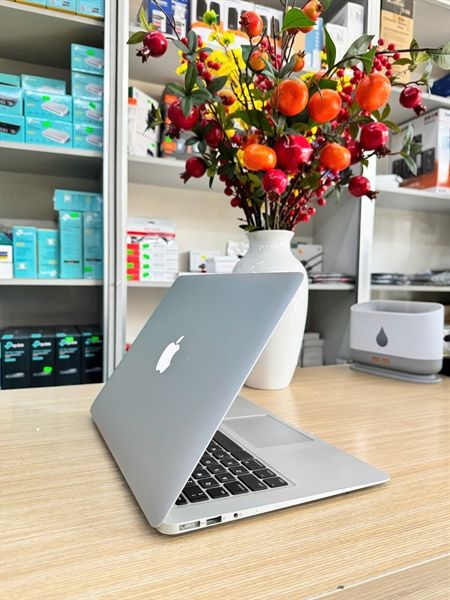 Macbook Air 2017 cũ ( I5 , Ram 8gb,Sdd 256, Lcd 13.3 ,Pin 4h )