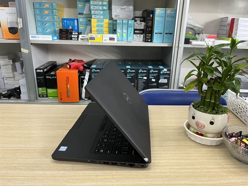 Laptop Latitude Dell 5400 CPU Core I5 8365U, RAM 8GB, SSD 256GB, LCD 14 Inch Cảm ứng