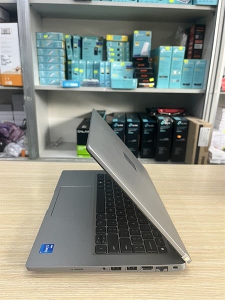 Laptop Dell Latitude 5420 cũ ( I5 thế hệ 1145G7, Ram 8GB, SSD 256GB, LCD 14 FHD , Pin 4h, 1.4 ký)