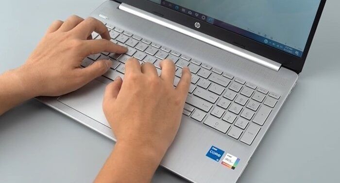 Máy tính xách tay HP 15s-fq2663TU I3-1115G4/8GB/256G SSD/Intel Graphics/ 15.6