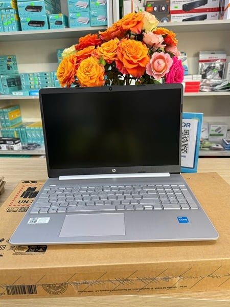 Laptop HP 15s-fq5231TU - 8U241PA (i3-1215U/ 8GB/ 256GB/ Onboard/ Windows 11)