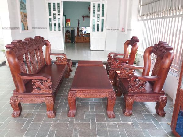 HƯỚNG DẪN CHỌN MUA BÀN GHẾ GỖ HAY SOFA CHO PHÒNG KHÁCH CỦA GIA ĐÌNH ?