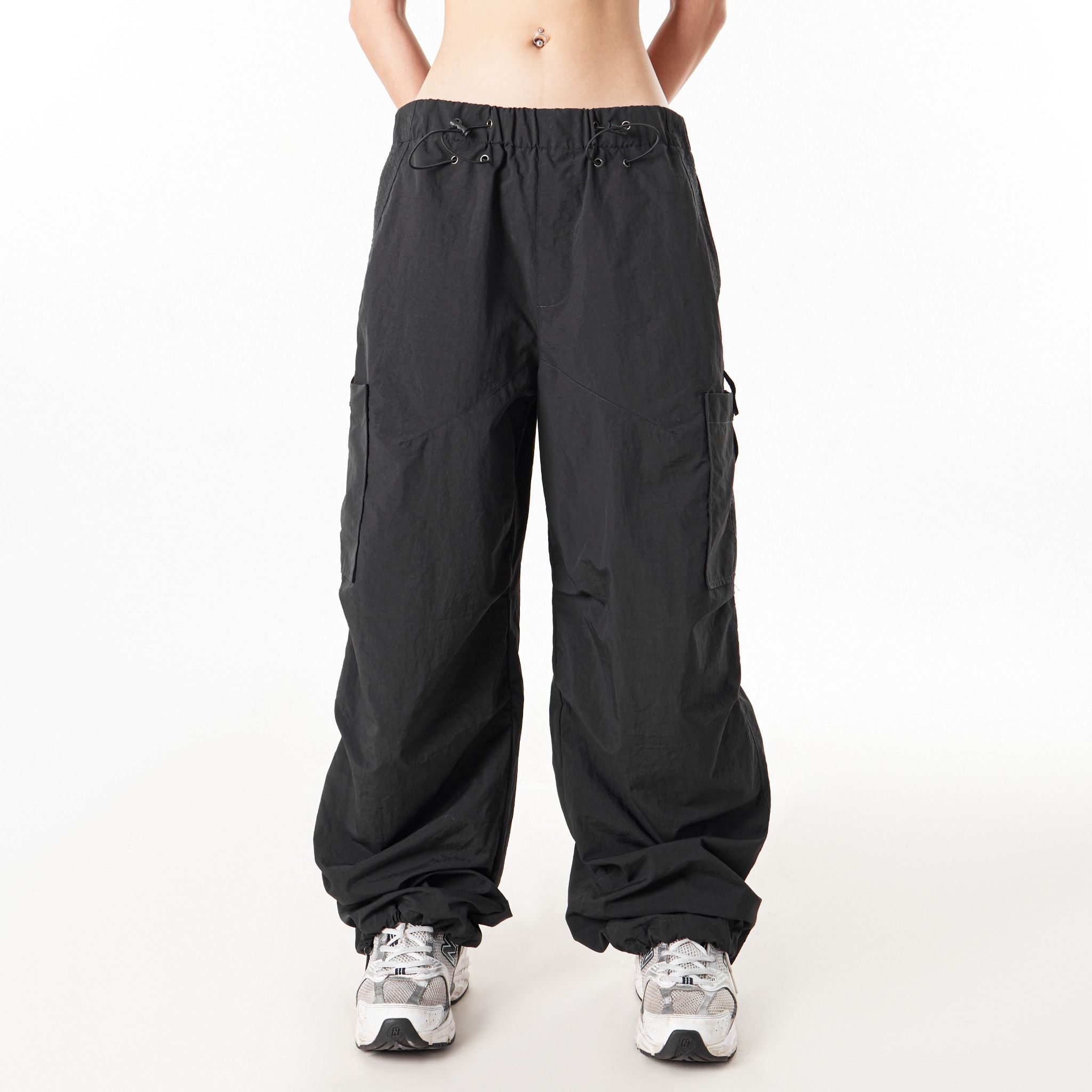 PARACHUTE CARGO PANTS BLACK SWE (STREETWEAREAZY)