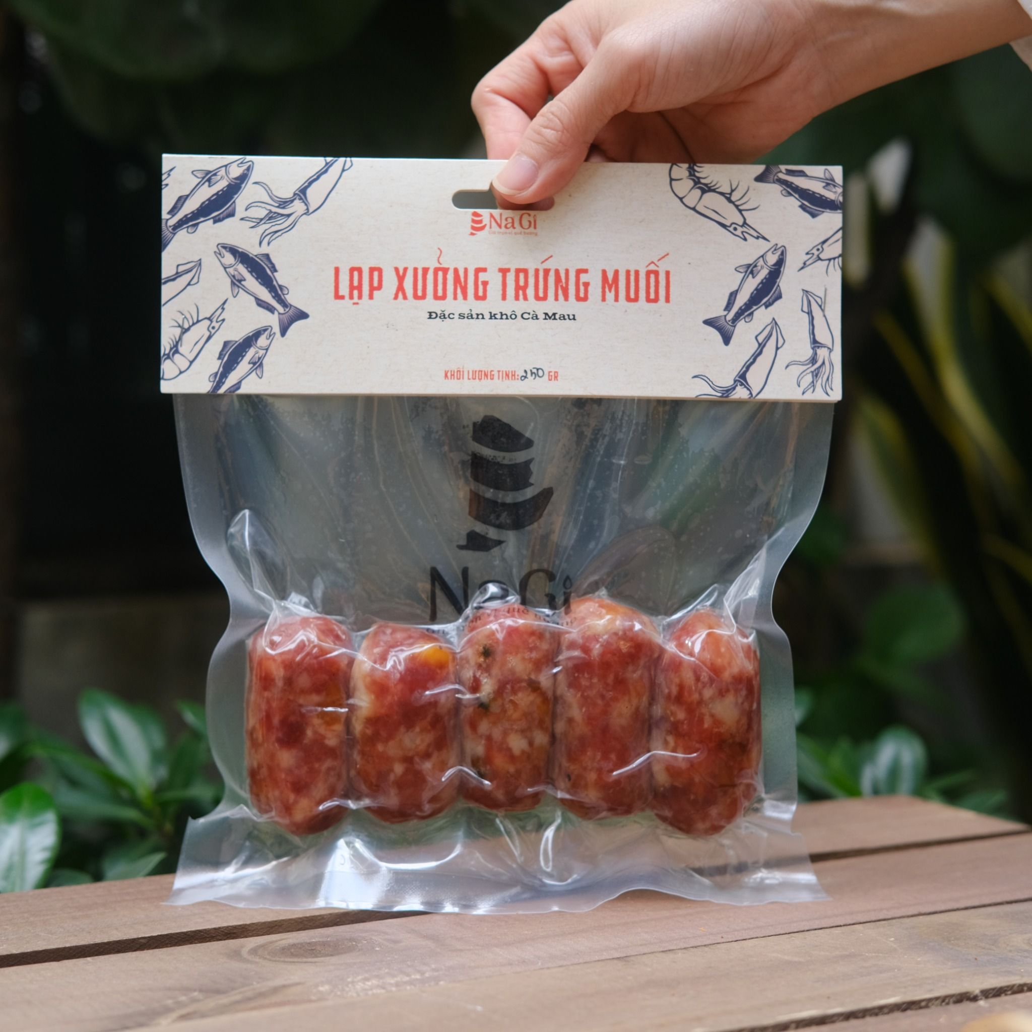 Lạp xưởng trứng muối