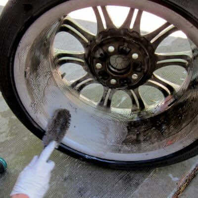 Dịch vụ vệ sinh mâm vỏ ô tô