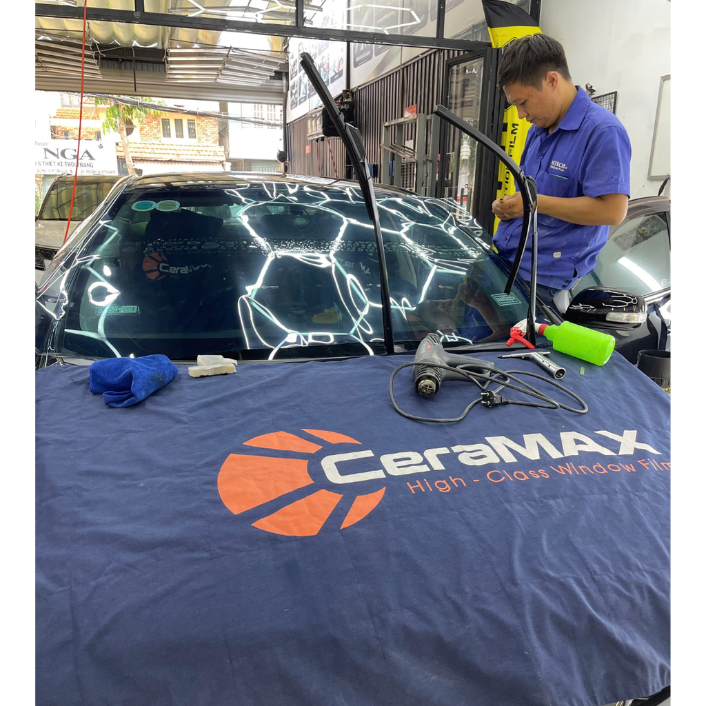 Dán phim cách nhiệt ô tô Ceramax