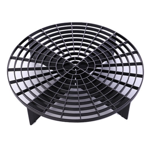 Lưới lọc cát SGCB màu đen dạng vỉ tròn nan hướng tâm có chân đặt đáy xô rửa xe