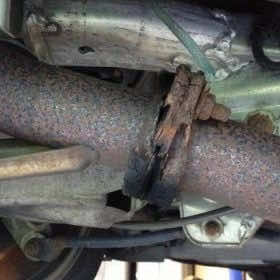 Dịch vụ vệ sinh gầm xe ô tô