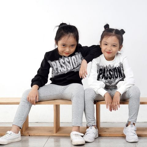 GCSI0011-S1-K001 ÁO NỈ MẸ CON BÉ GÁI PASSION ĐEN SIZE NHỎ