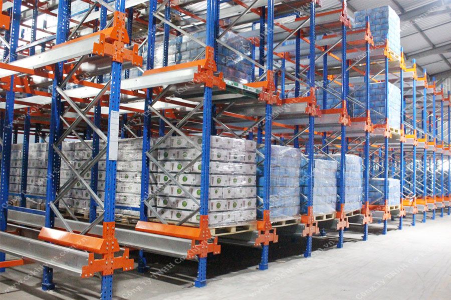 Radio shuttle racking system