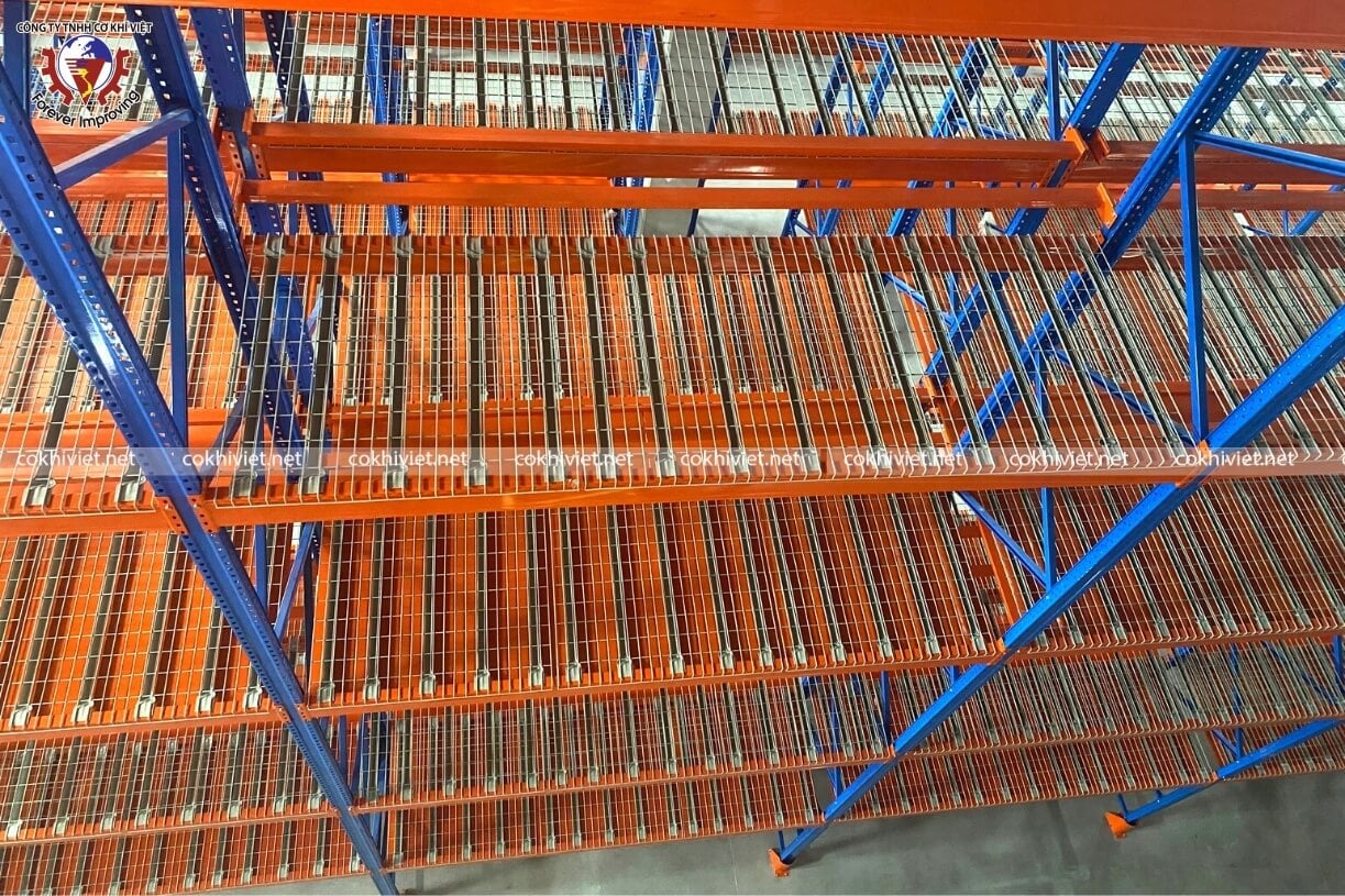 Kệ chứa hàng selective lót lưới