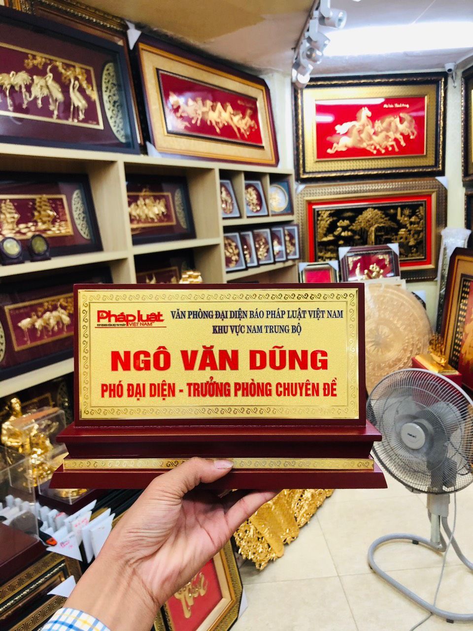  Biển Chức Danh Cột Mạ Vàng 02 