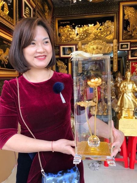  Hoa Sen Mạ Vàng 3 Nhánh 