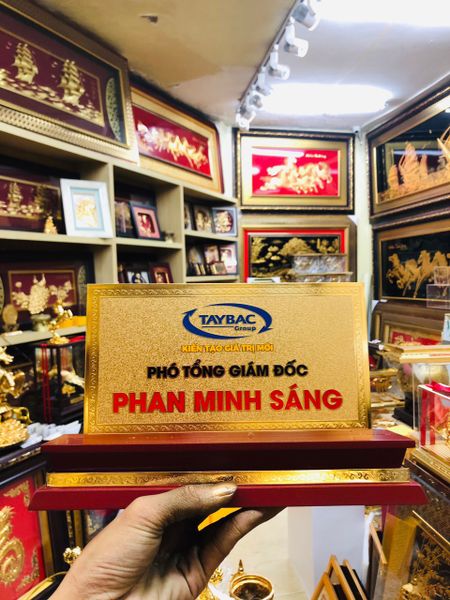  Biển Chức Danh Đồng Mạ Vàng UBND Huyện Kinh Môn 
