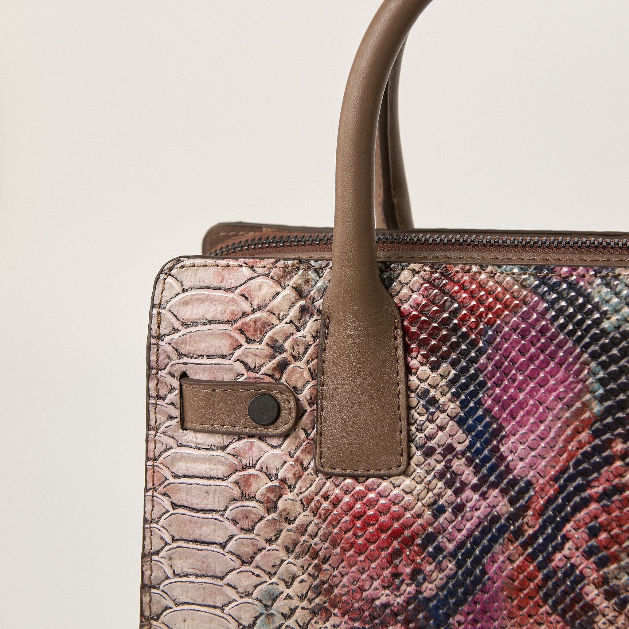  Túi Xách Nữ Da Vân Đỏ Loang 26.166 