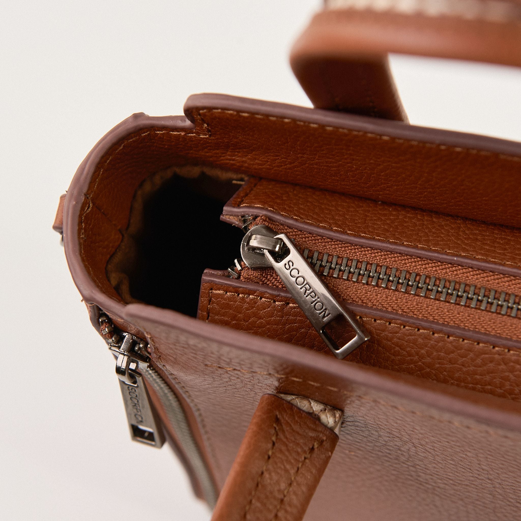  Túi Xách Nữ Da Trơn Nâu 26N.225 