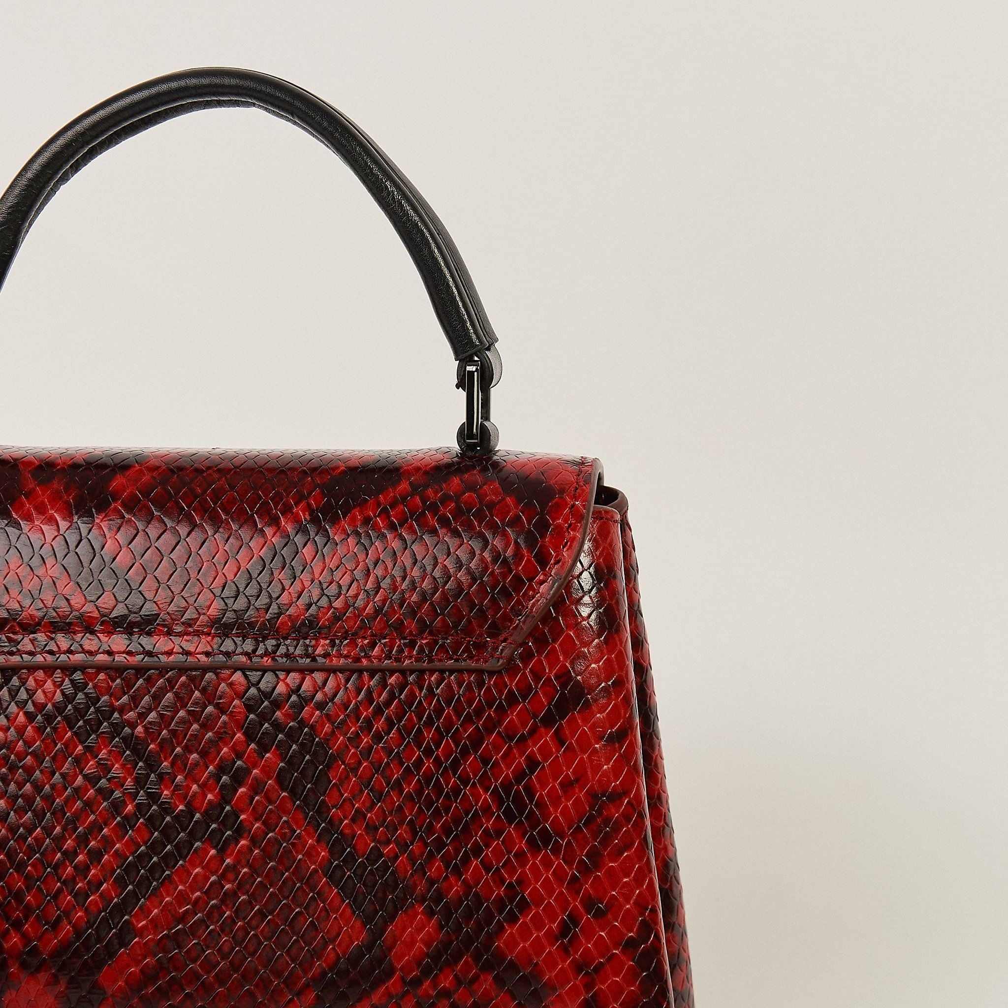  Túi Xách Nữ Da Vân Rắn Đỏ Đen 26Đ.33 