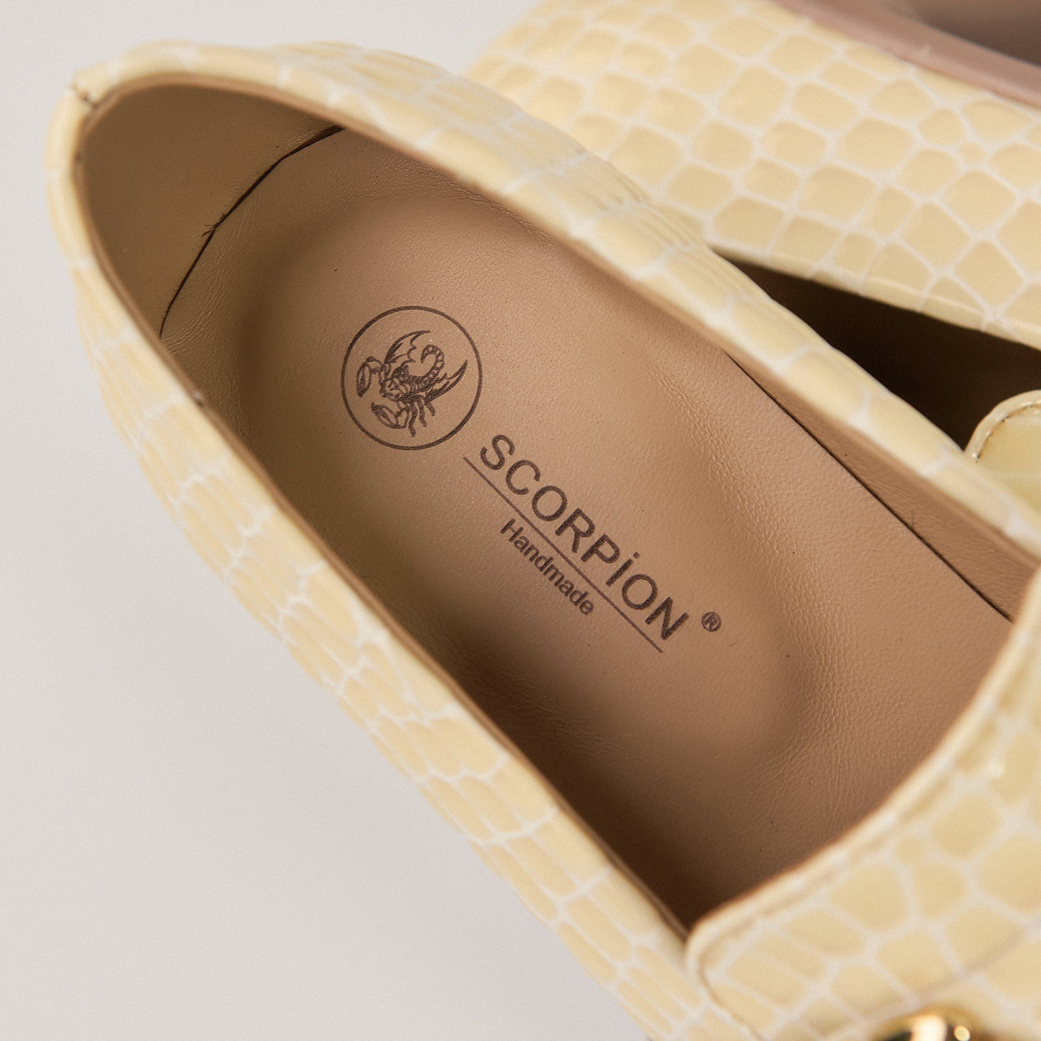  Giày Moccasin Nữ Vân Trắng 19M.2 