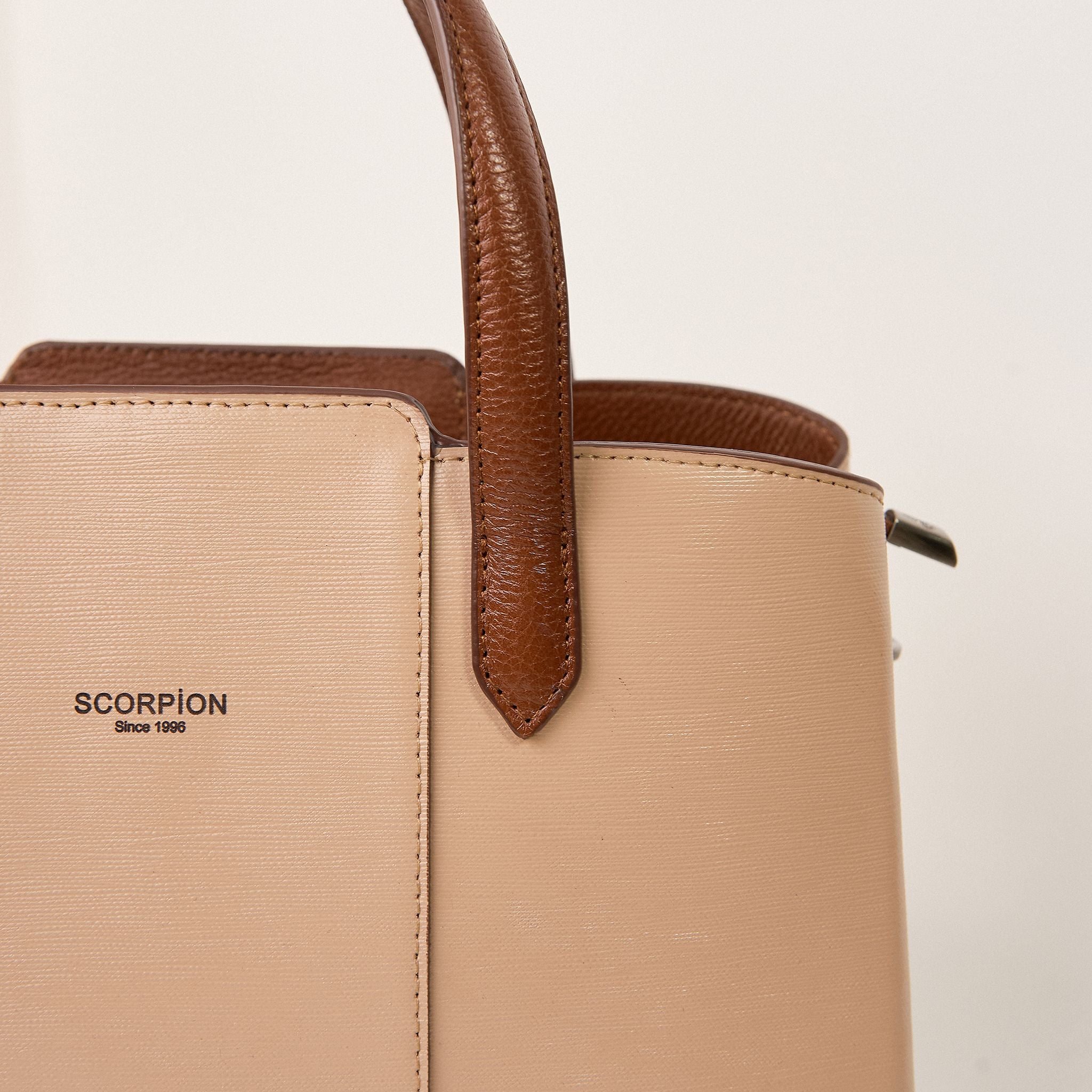  Túi Xách Nữ Da Vân Kem 26K.32 